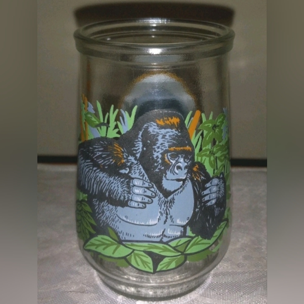 Vtg Welch's Endangered Species collection Mountain Gorilla, #8 -1995